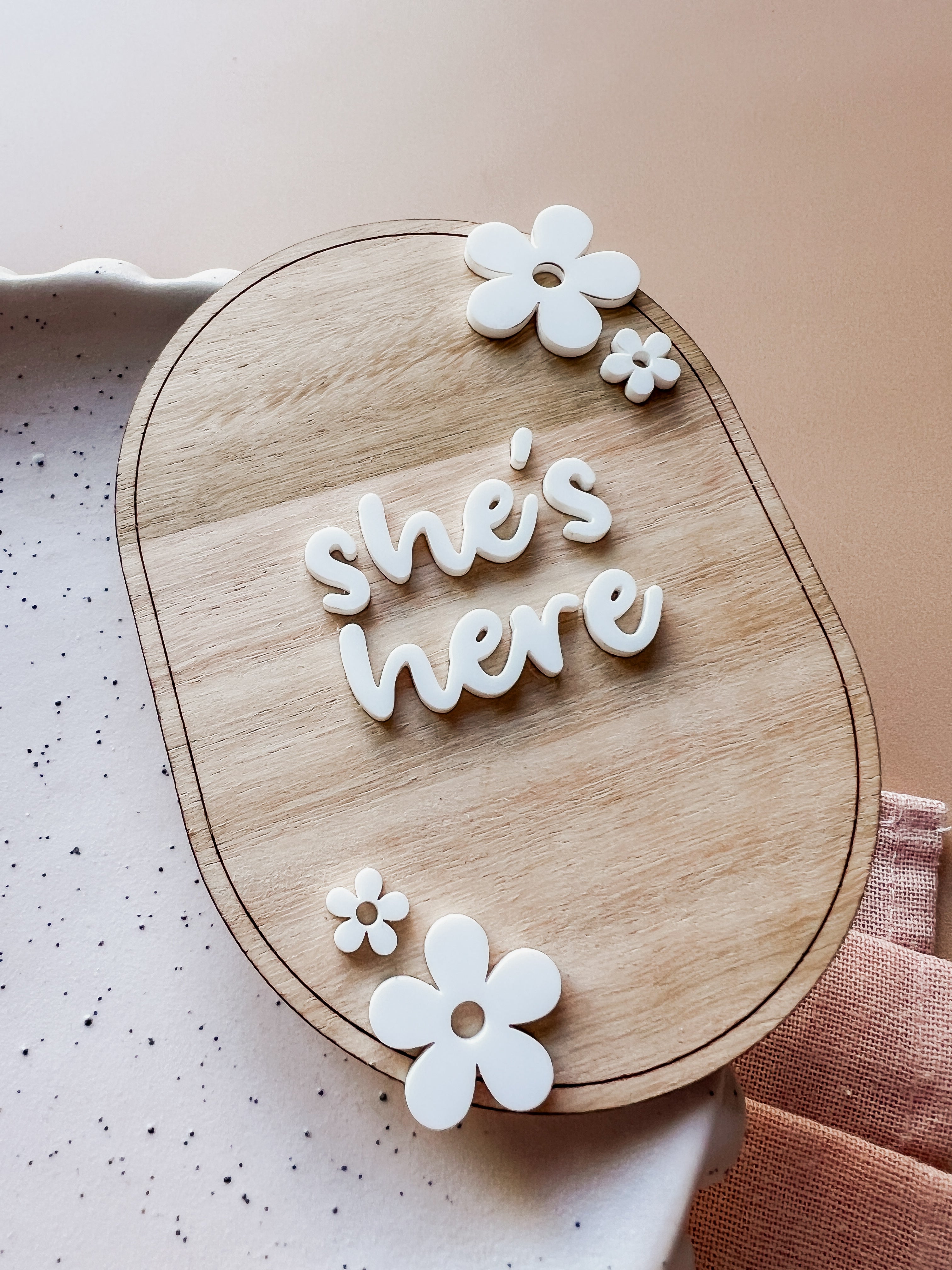 She's Here Announcement - with Daisies