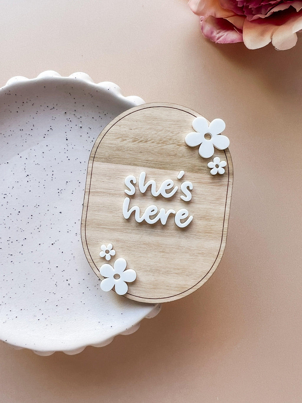 She's Here Announcement - with Daisies