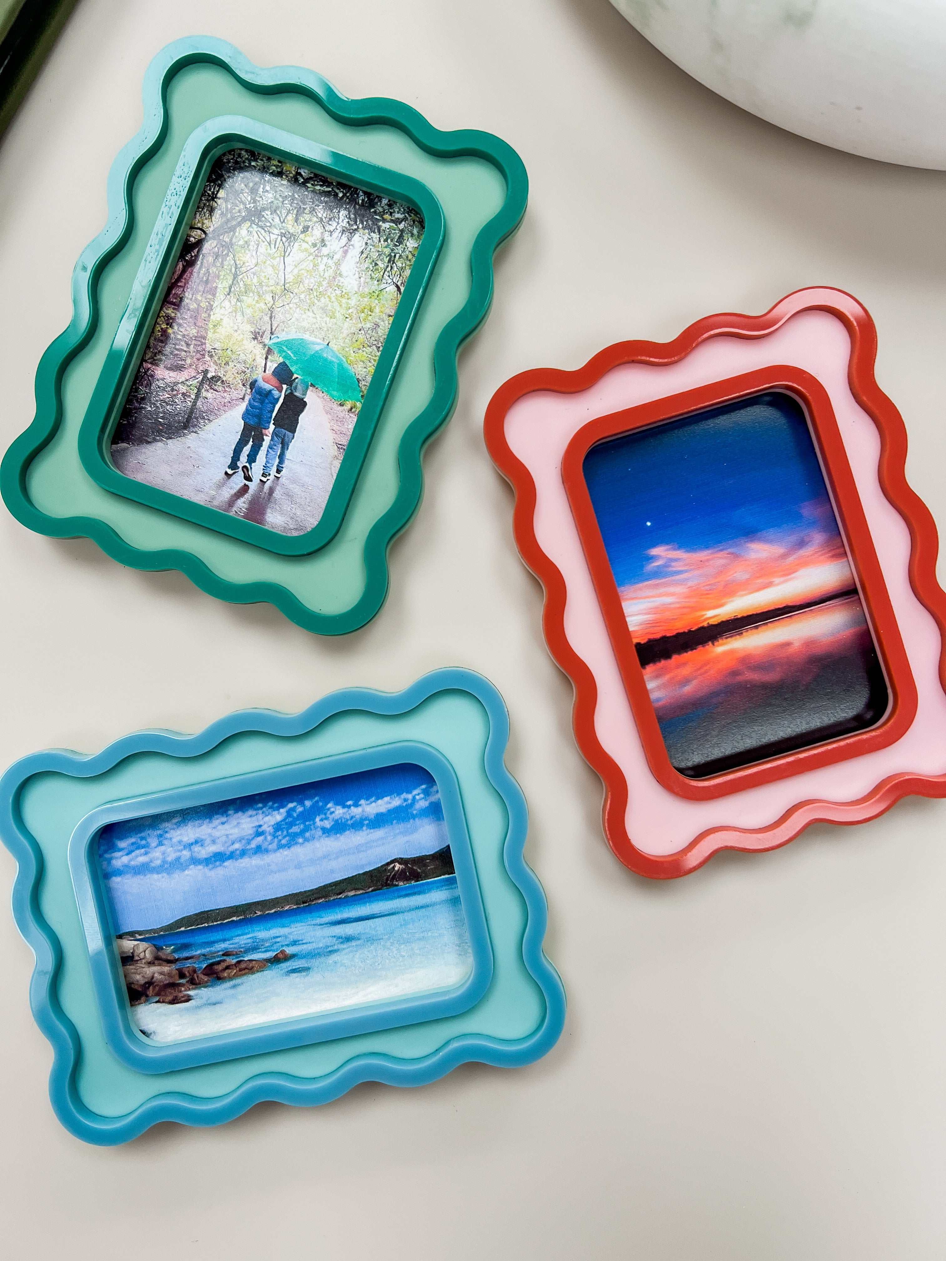 Three mini magnetic photo frames 
